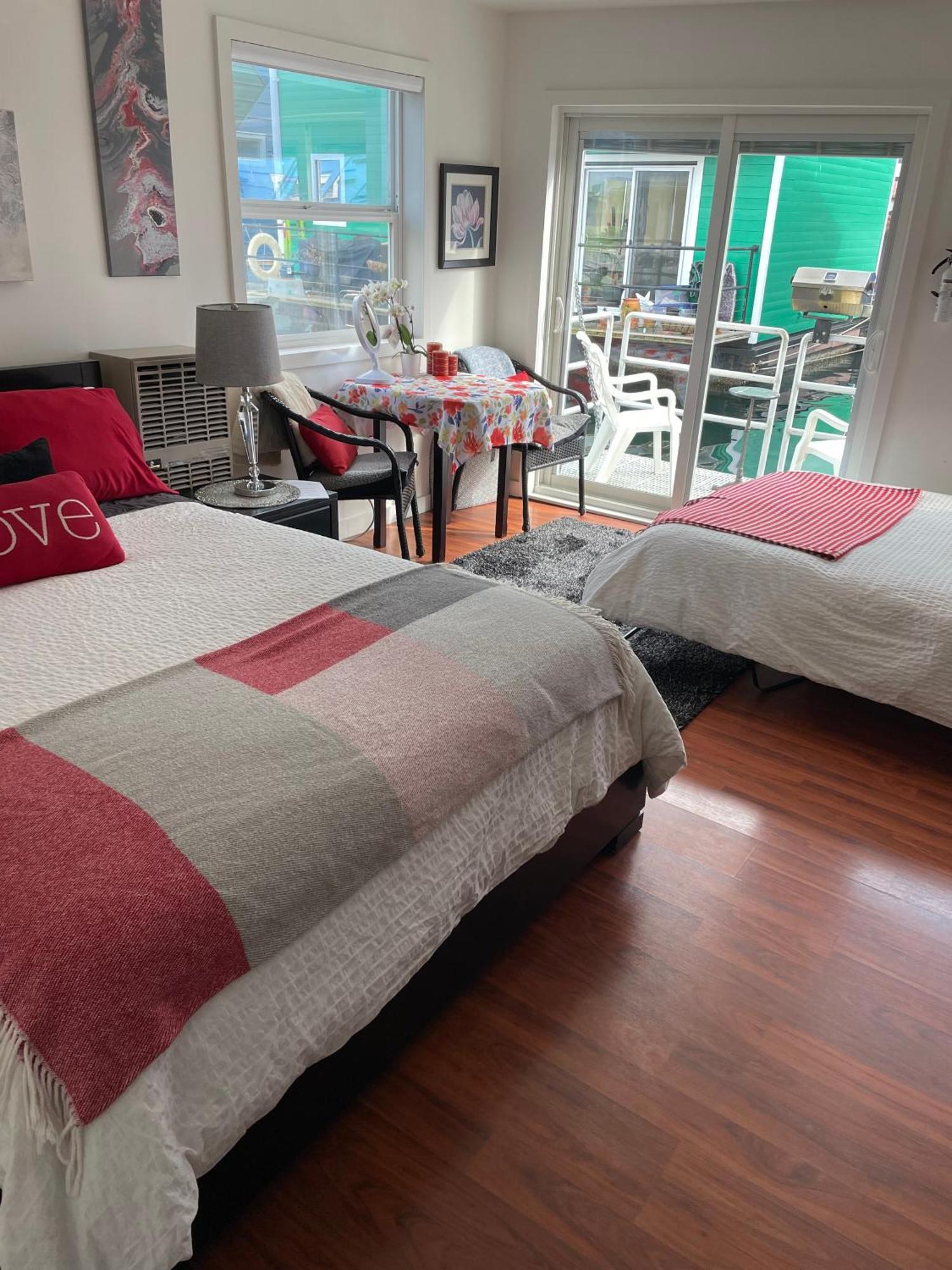 A Float Home B&B In Fisherman'S Wharf Victoria Eksteriør bilde
