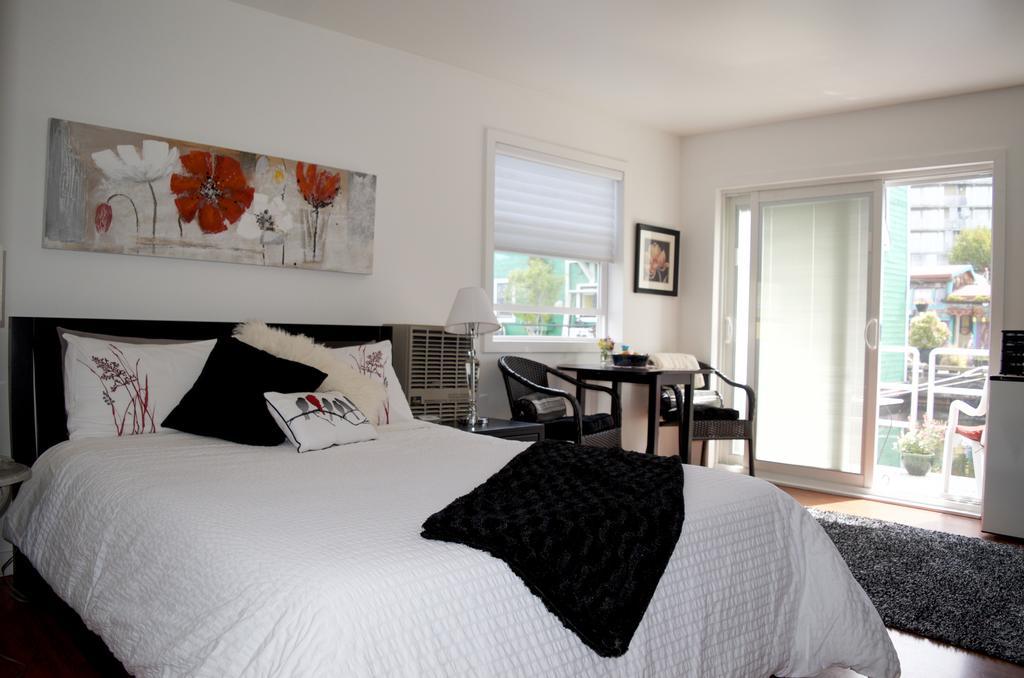 A Float Home B&B In Fisherman'S Wharf Victoria Eksteriør bilde